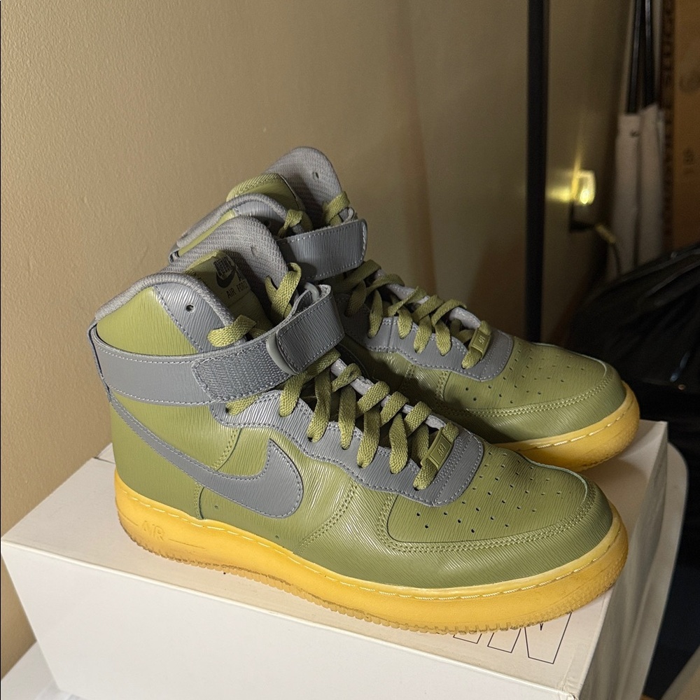 Nike Air Force 1 High Top - Olive Green and Gray - Picture 2 of 5